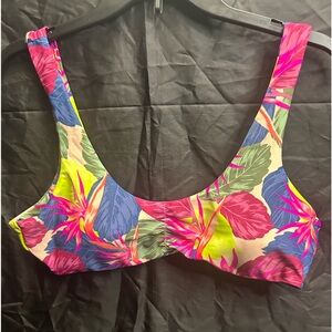 TORI PRAVER SWIMWEAR Bikini Top. Size Large. Bright, Hawaiian floral design.